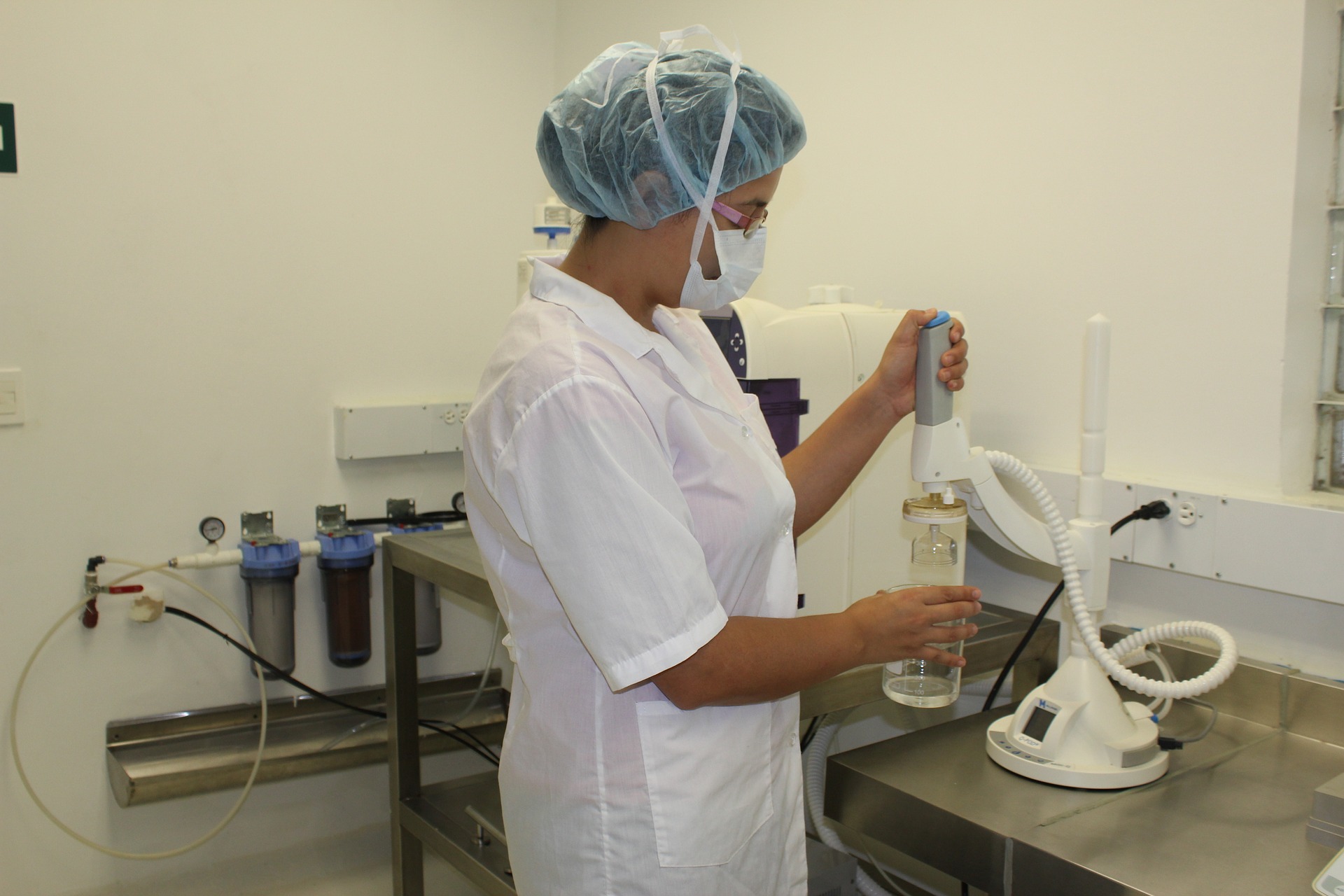 lab-2352645_1920